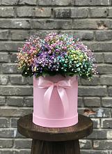 Цветочная композиция из Гипсофила и Розы в шляпной коробке в Озерах