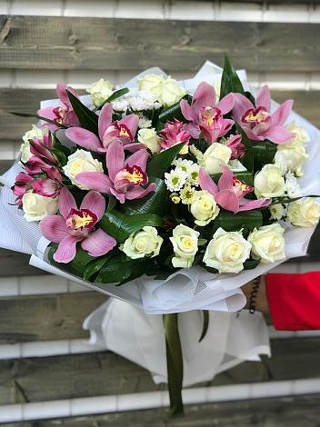 Букет цветов из: Розы и Хризантемы в Озерах