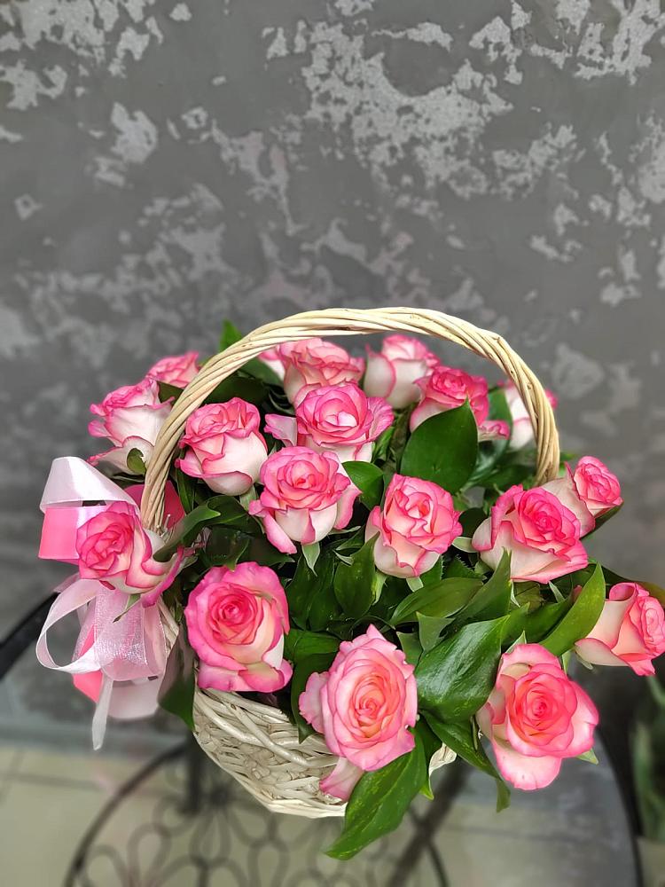 Цветочная композиция из Розы в корзине в Озерах