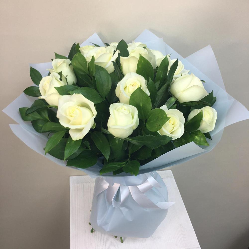 Букет 15 Белых роз Проуд в Озерах