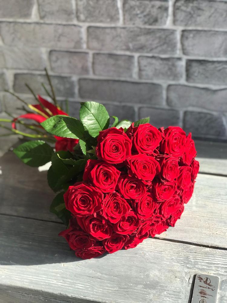 Букет Красные розы Фридом в Озерах