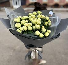Букет Белые кустовые розы Солинеро в Озерах