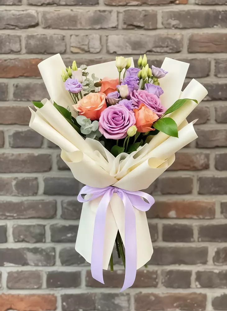 Букет цветов из: Лизиантусы и Розы в Озерах