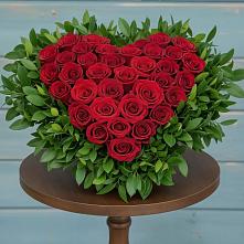 Цветочная композиция из Розы в виде сердца в Озерах