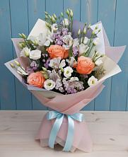 Букет цветов из:  Лизиантусы, Розы, Альстромерии и Гипсофила в Озерах