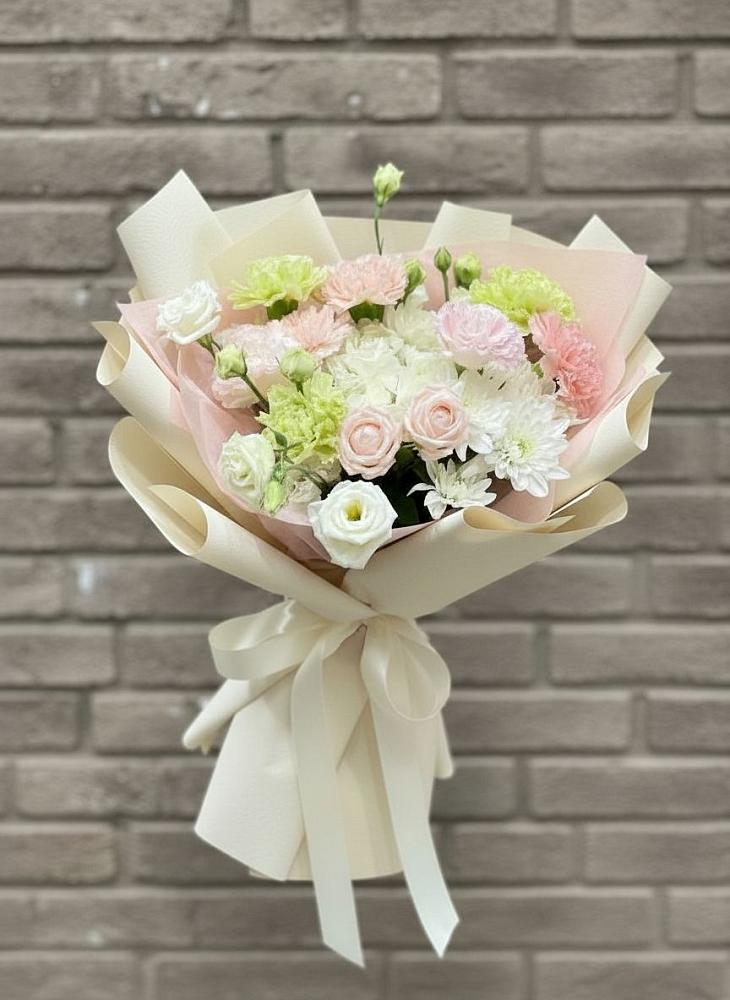 Букет цветов из: Гвоздики, Розы, Лизиантусы и Хризантемы в Озерах