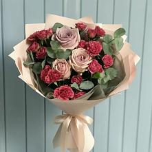 Букет цветов из:  Гвоздики и Розы в Озерах