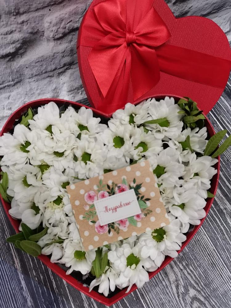 Цветочная композиция из Хризантемы в виде сердца в Озерах