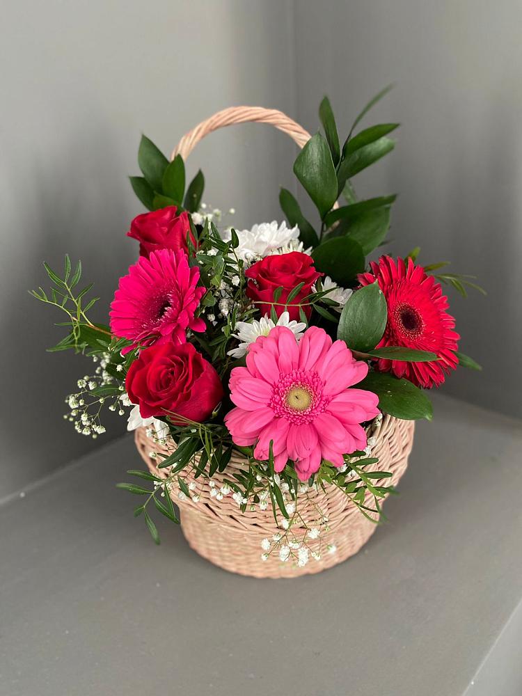 Цветочная композиция из Розы, Хризантемы и Герберы в корзине в Озерах
