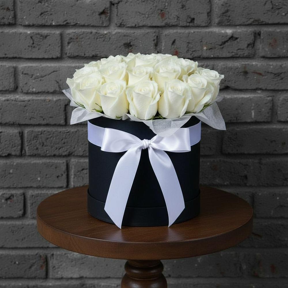 Цветочная композиция из Розы в шляпной коробке в Озерах