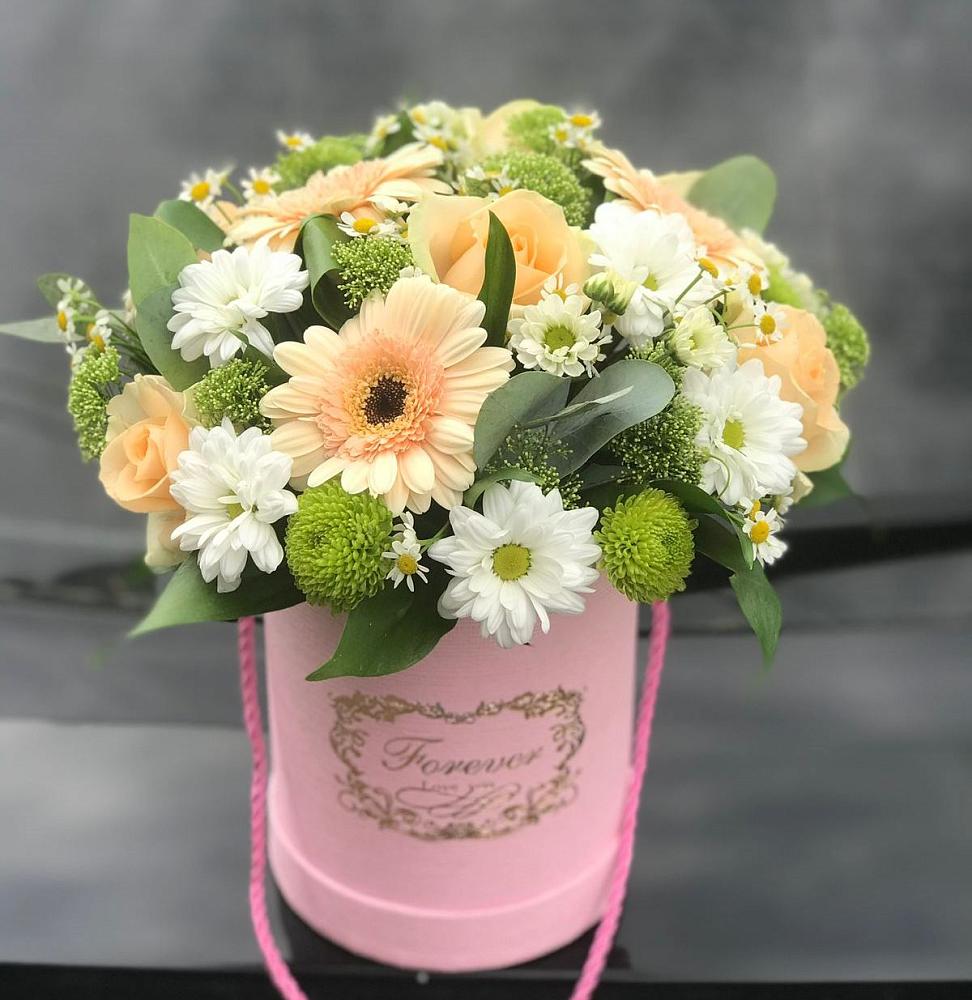 Цветочная композиция из Розы, Герберы и Хризантемы в шляпной коробке в Озерах