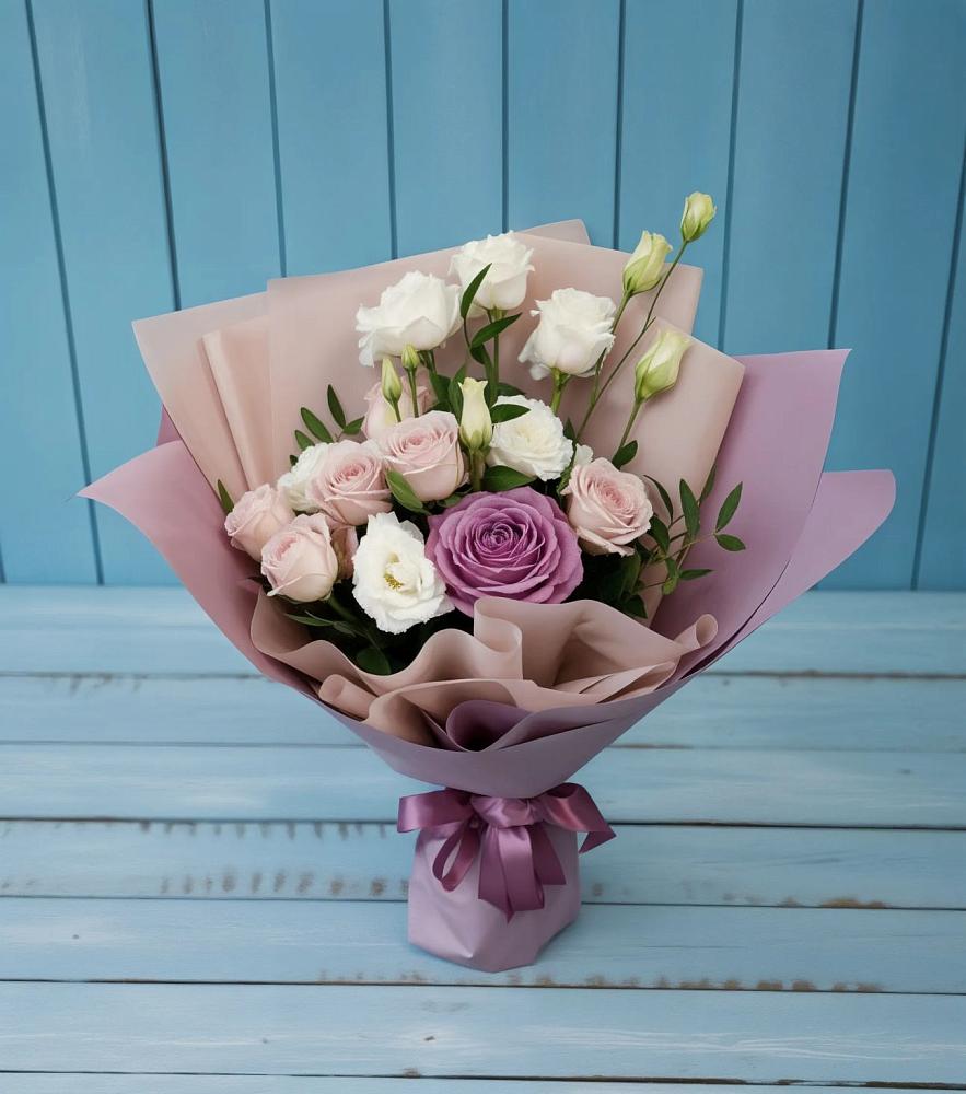 Букет цветов из: Розы и Лизиантусы в Озерах